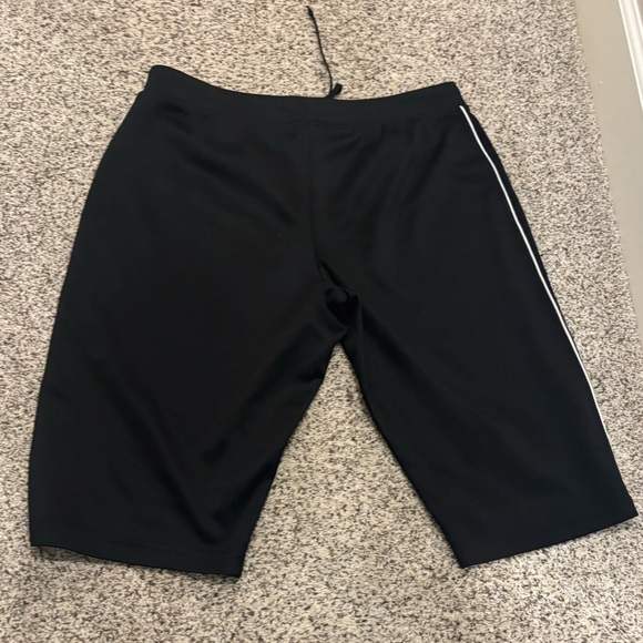 Women’s Capris - Picture 3 of 3